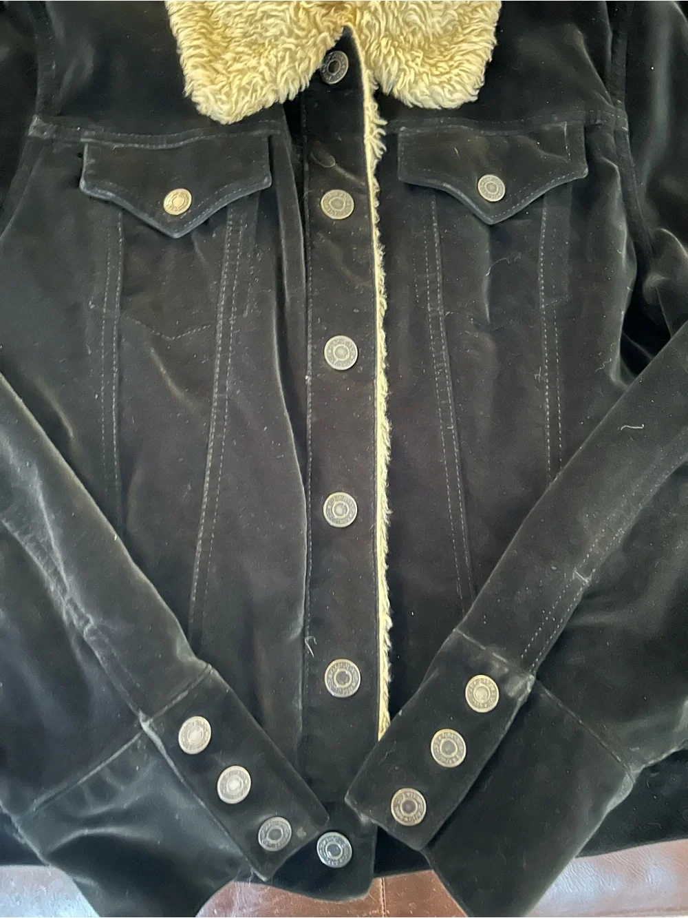 Y2K GAP Women’s Black Velvet Trucker Jacket with beige Sherpa lining/collar